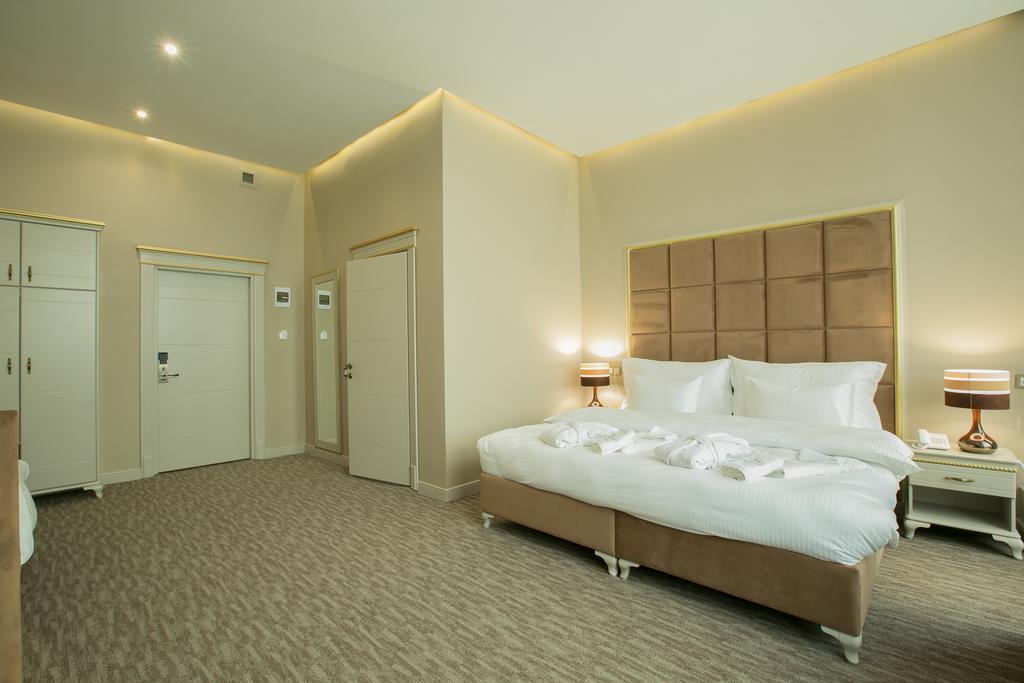 Grand Sapphire Hotel アルマトイ エクステリア 写真