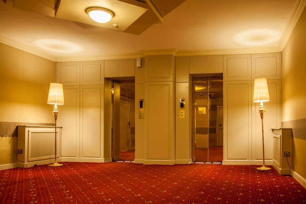 Grand Sapphire Hotel アルマトイ エクステリア 写真