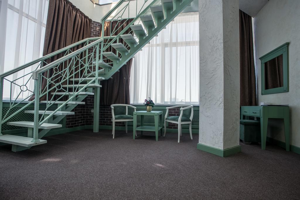Grand Sapphire Hotel アルマトイ エクステリア 写真