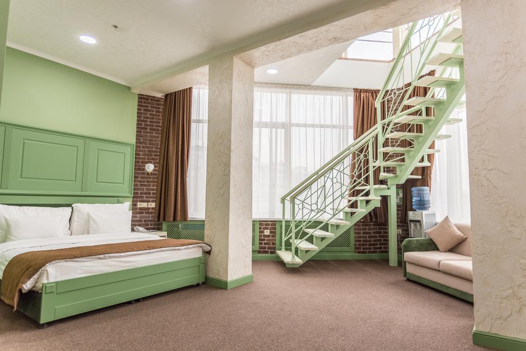 Grand Sapphire Hotel アルマトイ エクステリア 写真