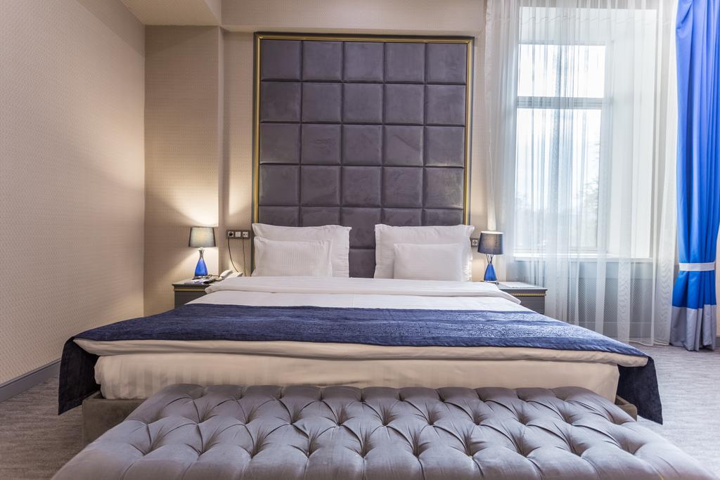 Grand Sapphire Hotel アルマトイ エクステリア 写真