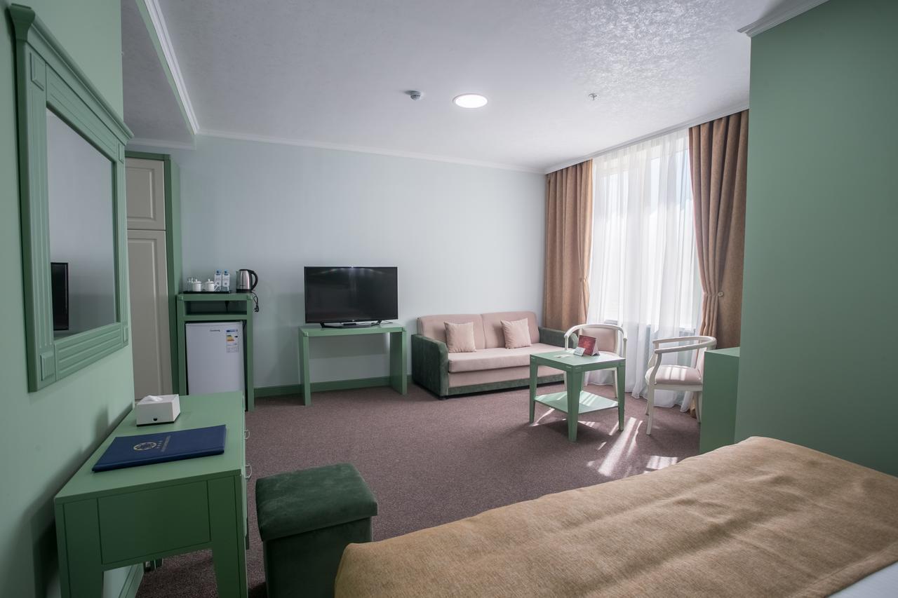 Grand Sapphire Hotel アルマトイ エクステリア 写真