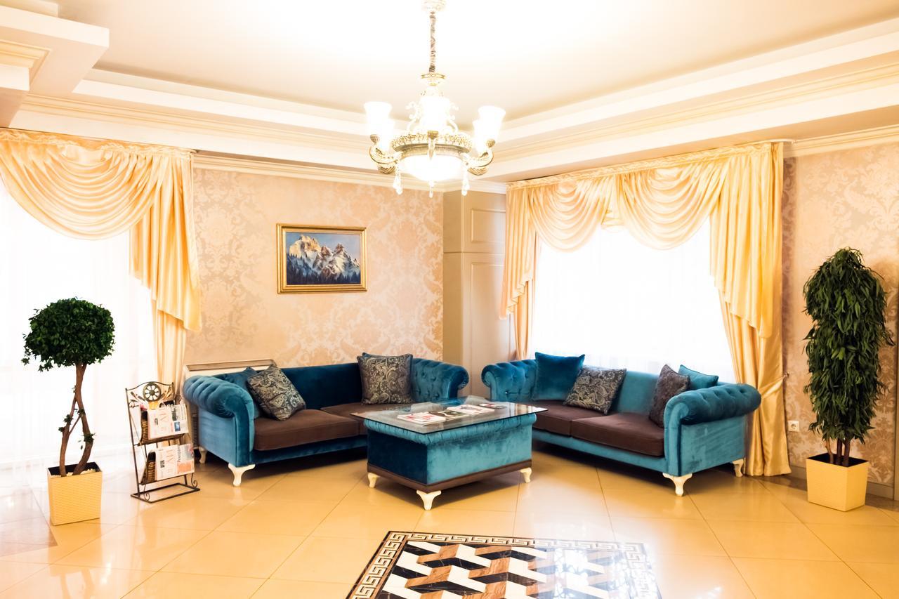Grand Sapphire Hotel アルマトイ エクステリア 写真