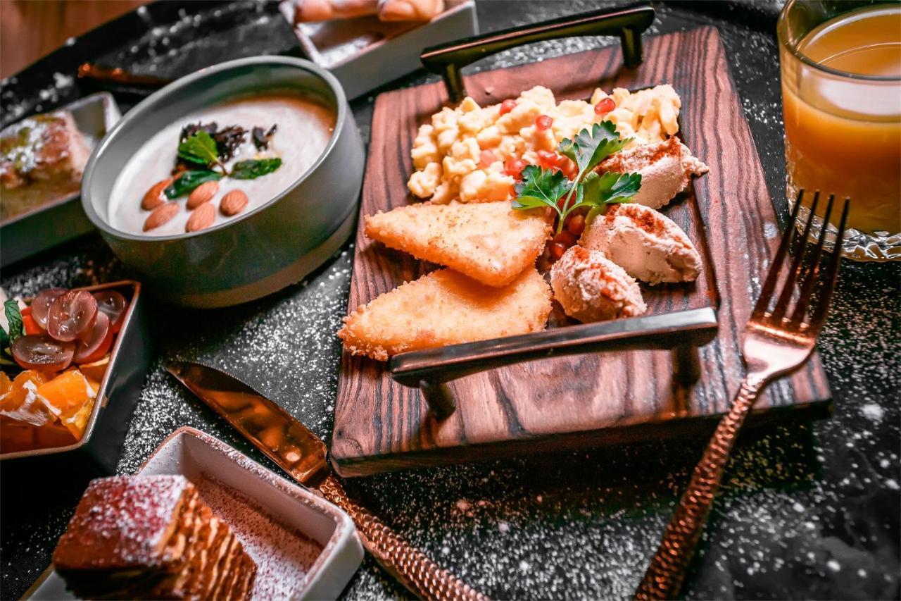 Grand Sapphire Hotel アルマトイ エクステリア 写真
